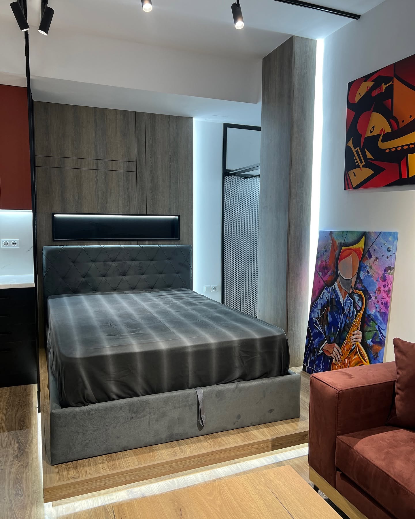 COMMERCIAL & HOSPITALITY FIT-OUT — reference 1